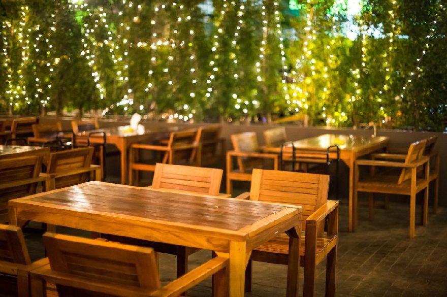 Outdoor beer garden and restaurant like the best restaurants in Duisburg. Come yourself and enjoy the delicious restaurant, snack bar or bistro food, even with delivery service.