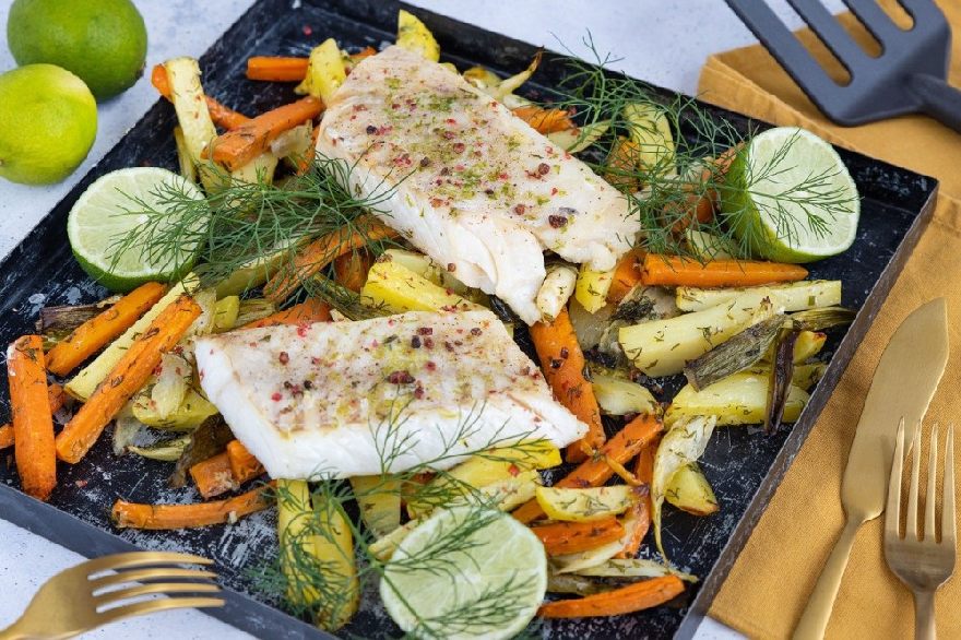 Fischsalat mit leckeren Fisch und Möhrchen