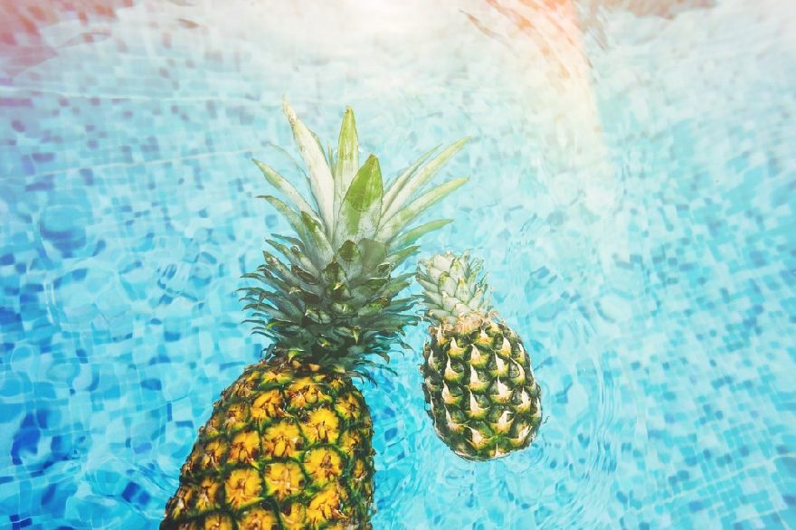 Ananas im Wasser