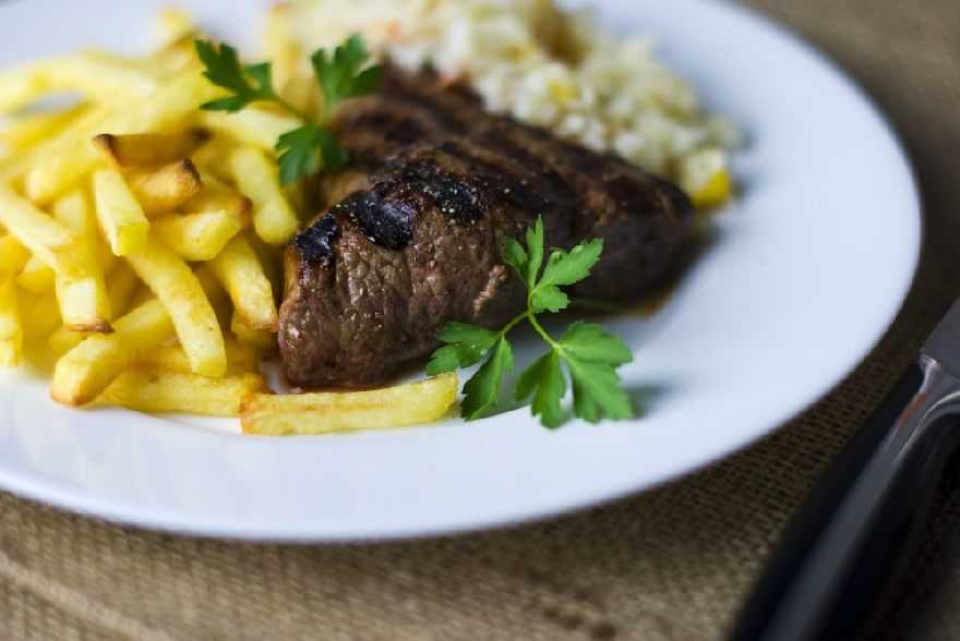 Steak und Pommes